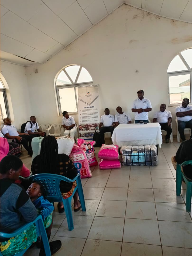Food and didactic materials distributed to center residents